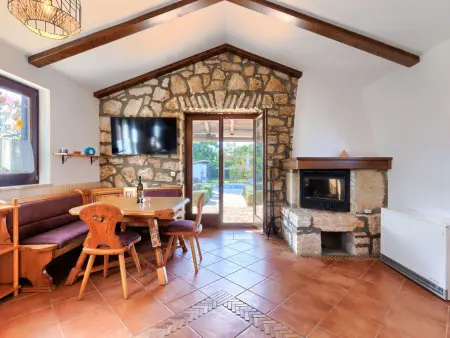 Maison Ema avec piscine privée à Nova Vas : photo 6
