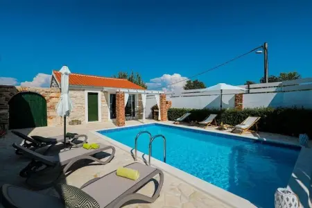 Location villa à Pridraga, Villa à Pridraga avec piscine privée
