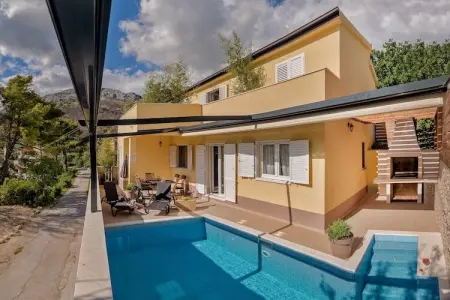 Location villa à Zrnovnica, Villa à Žrnovnica avec piscine chauffée