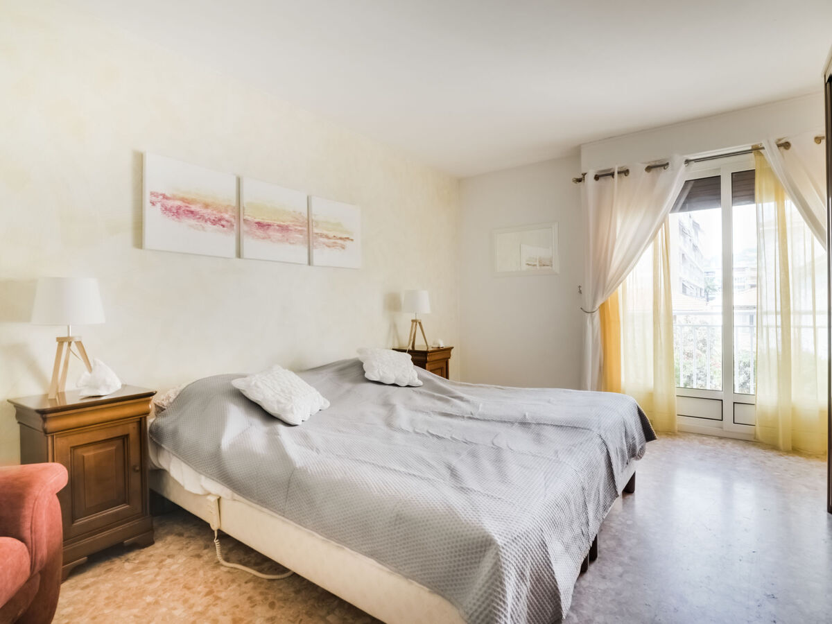 Reine Astrid – Appartement Cannes, 20 m plage - Photo 5