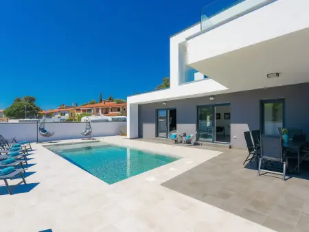 Villa Ella Premantura, piscine privée et vue sur la mer : photo 17