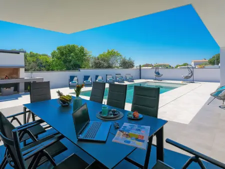 Villa Ella Premantura, piscine privée et vue sur la mer : photo 38
