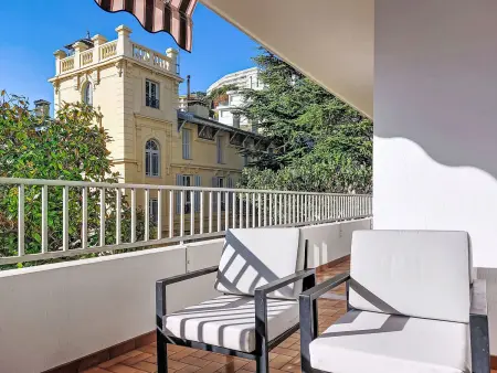 Appartement 2 pièces rénové avec terrasse sud à Nice : photo 4