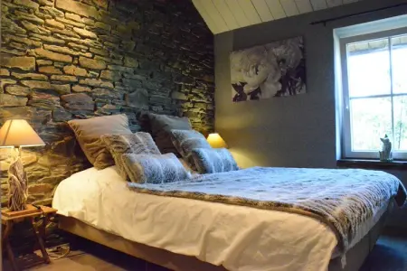 Location gite à Jehonville, Gîte avec baby-foot et jardin