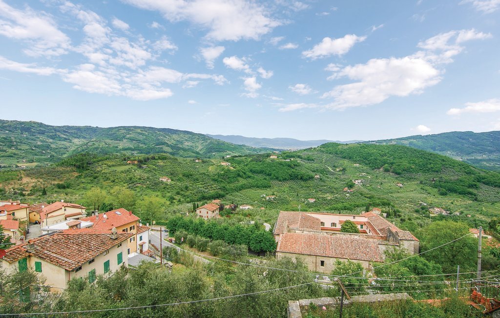 Maison médiévale à Montecatini Alto, vue panoramique - Photo 1