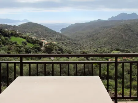 Studio Fougère avec terrasse et vue montagne : photo 2