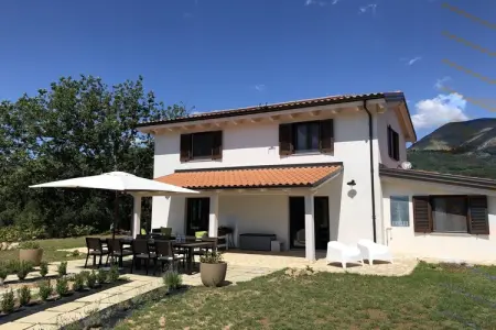 Location maison à Bagni di Lucca, Maison en Toscane avec Piscine et Vue