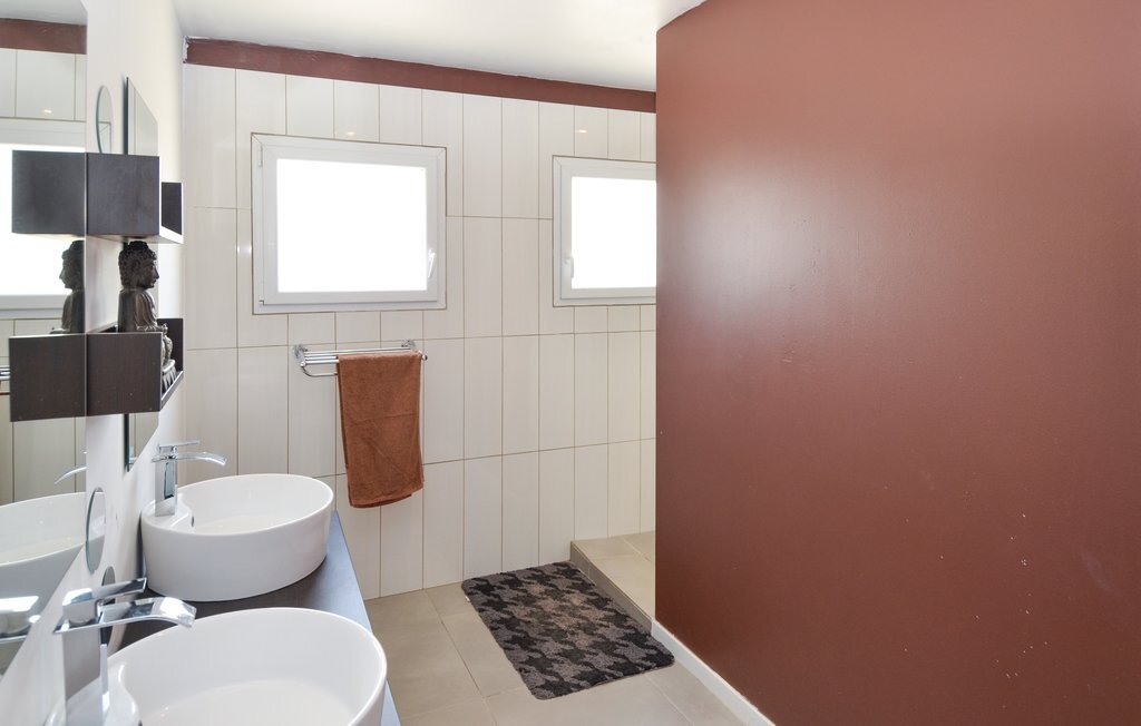 Maison 4 chambres avec piscine privée à Sernhac - Photo 6