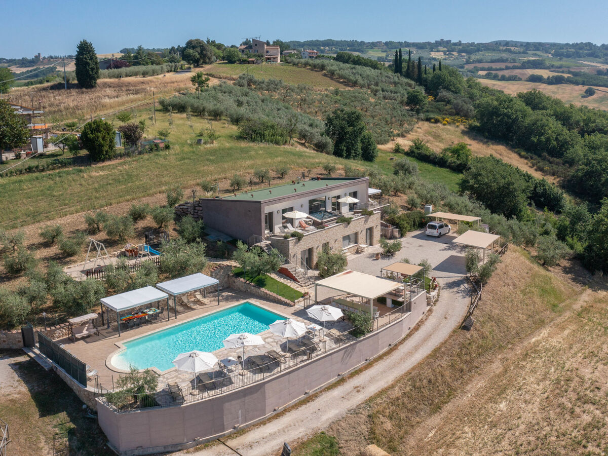 Villa Futura à Todi : 6 chambres, piscine, 16 personnes - Photo 2