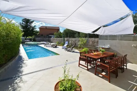 Villa B&B, Charmante Villa avec Piscine - Photo 2
