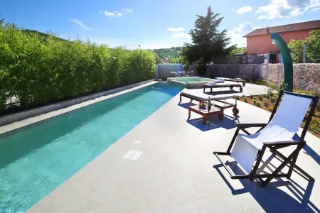 Villa B&B, Charmante Villa avec Piscine - Photo 8