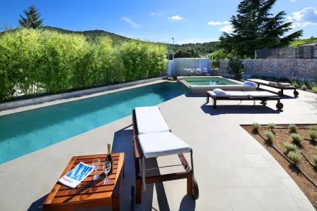 Villa B&B, Charmante Villa avec Piscine - Photo 16