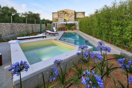 Villa B&B, Charmante Villa avec Piscine - Photo 25
