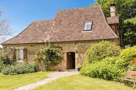 Location gite à Thénon, Magnifique maison de vacances avec piscine,Thenon