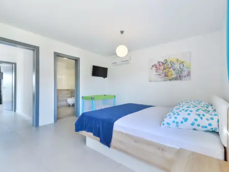 Maison East - 4 chambres, piscine chauffée à Tribunj : photo 10