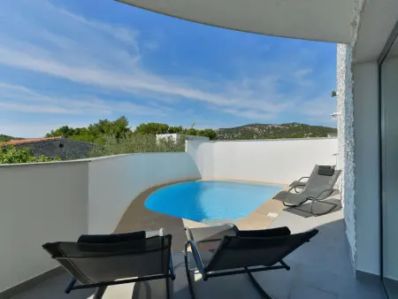Maison East - 4 chambres, piscine chauffée à Tribunj : photo 13