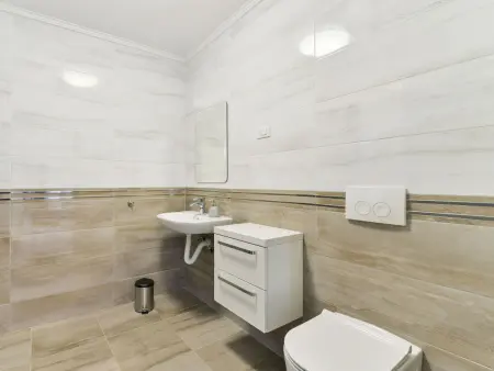 Maison East - 4 chambres, piscine chauffée à Tribunj : photo 30