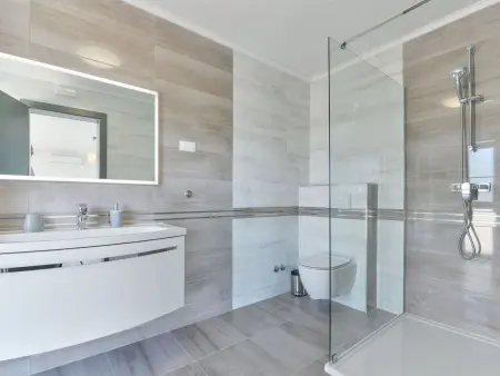 Maison East - 4 chambres, piscine chauffée à Tribunj : photo 31