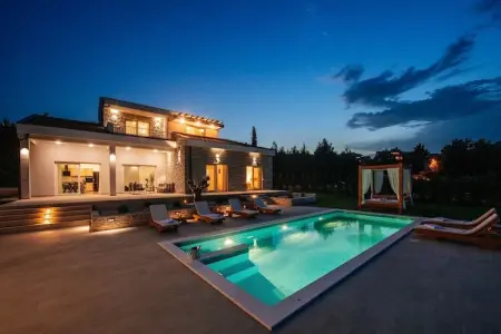 Location villa à Pridraga, Villa à Pridraga avec piscine près de la mer