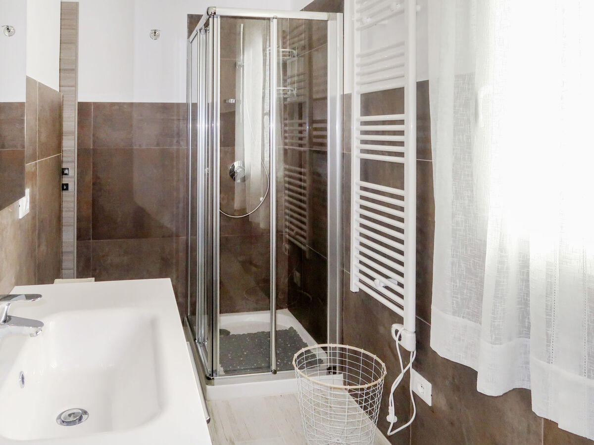 A Ca' Gialla – Apt 3 pièces, terrasse 100 m² à Albenga - Photo 15