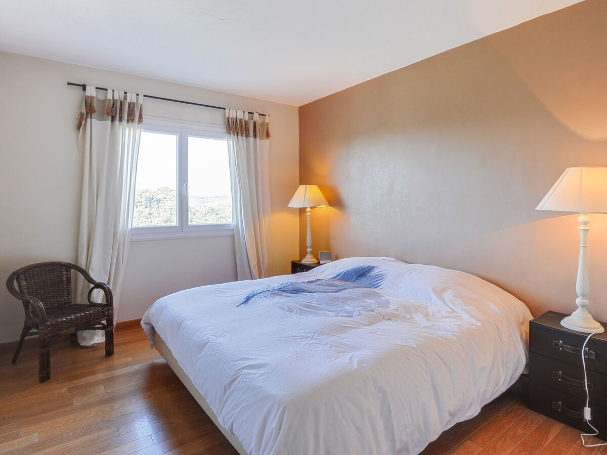 Nicoleine, maison 6 pièces avec piscine à Cagnes-sur-Mer - Photo 9