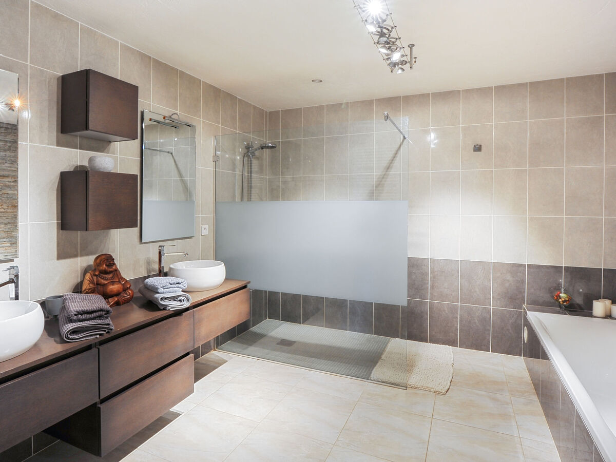 Nicoleine, maison 6 pièces avec piscine à Cagnes-sur-Mer - Photo 12