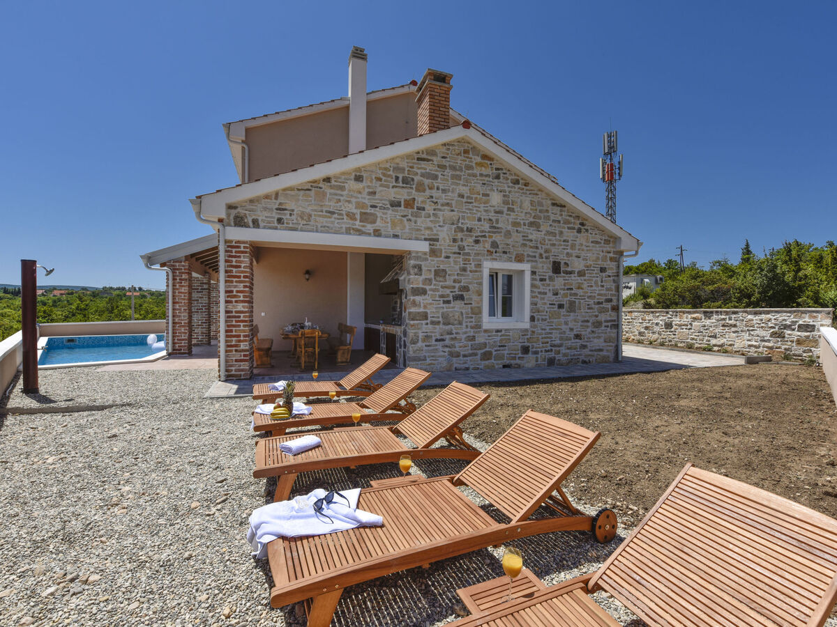 Maison Imperia à Pridraga : piscine chauffée, 8 places - Photo 3