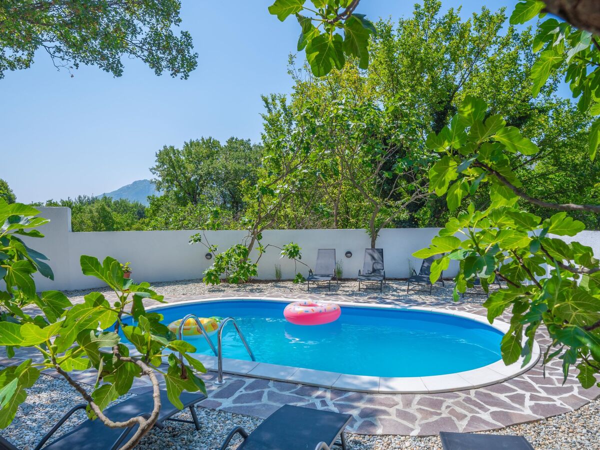 Maison Ivona : piscine privée et terrasse 9 km de la mer - Photo 2