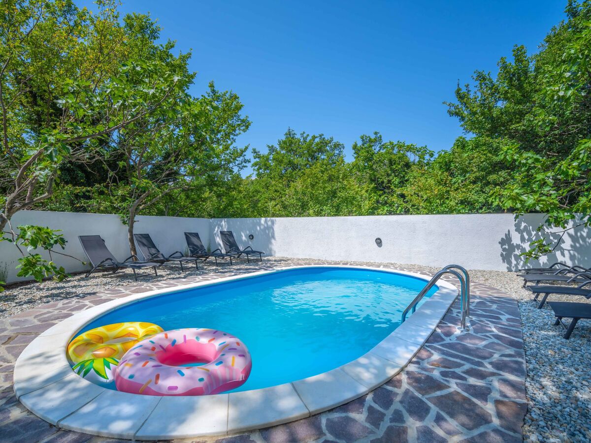 Maison Ivona : piscine privée et terrasse 9 km de la mer - Photo 8