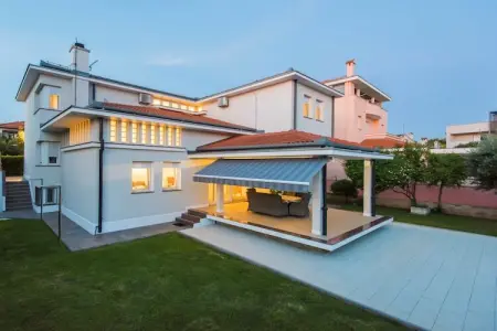 Location villa à Zadar, Villa en bord de mer à Zadar avec piscine