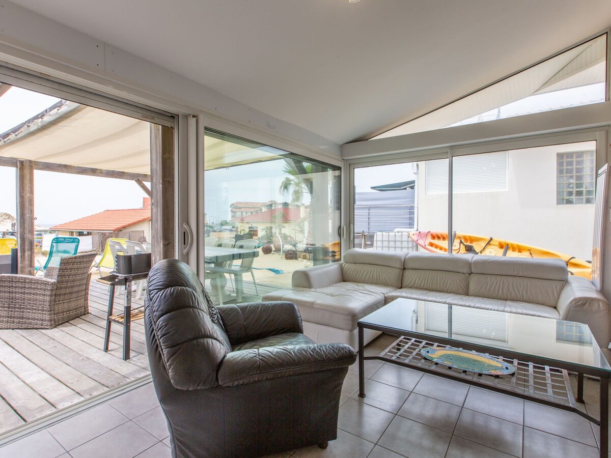 Les Baïnes – Maison jumelée avec piscine à 300 m de la mer - Photo 7