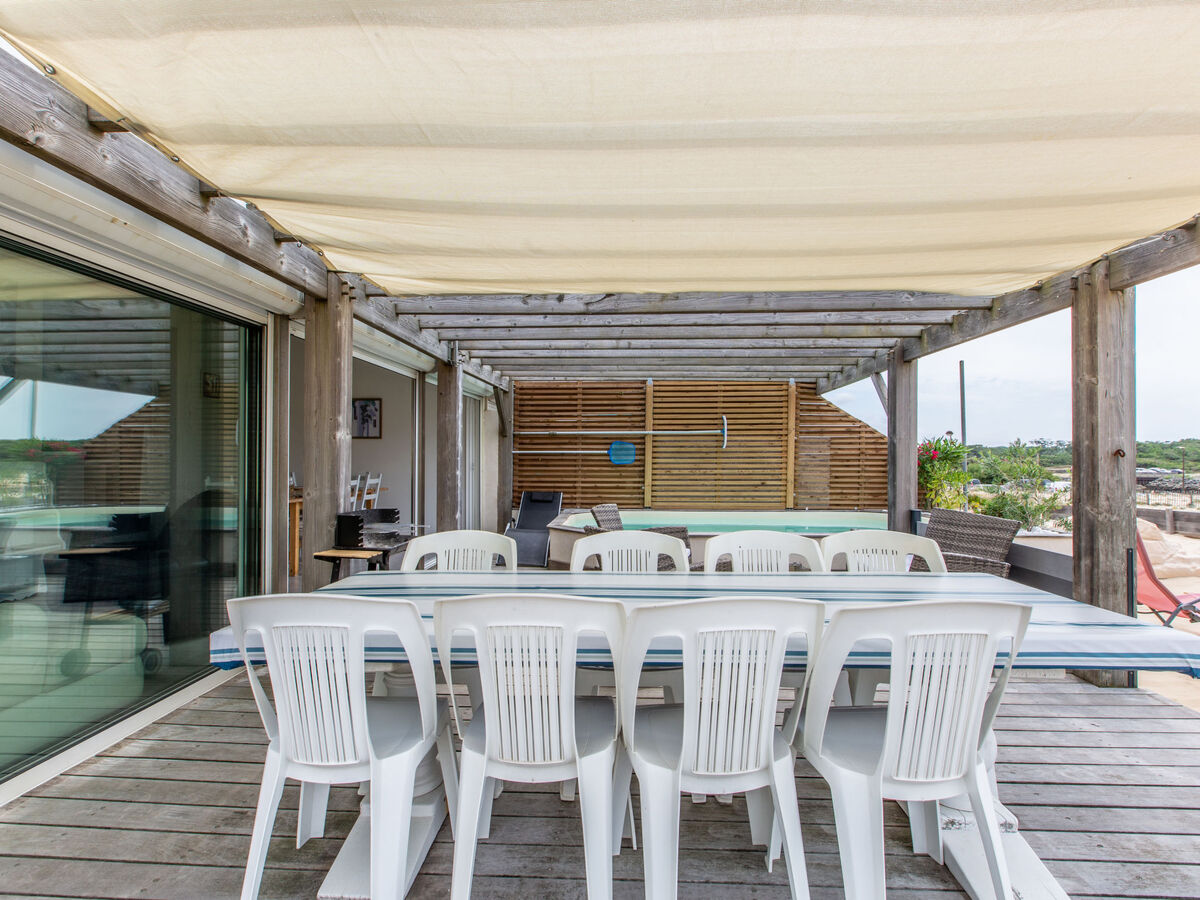 Les Baïnes – Maison jumelée avec piscine à 300 m de la mer - Photo 23