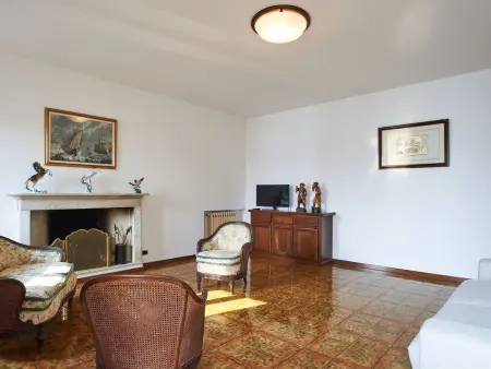 Appartement Charlie - 3 pièces rénové face au lac de Côme : photo 8