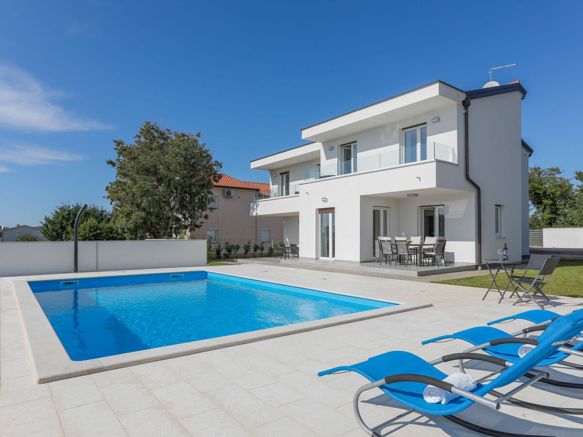 Villa Tonka à Nova Vas : maison 5 chambres avec piscine privée - Photo 1