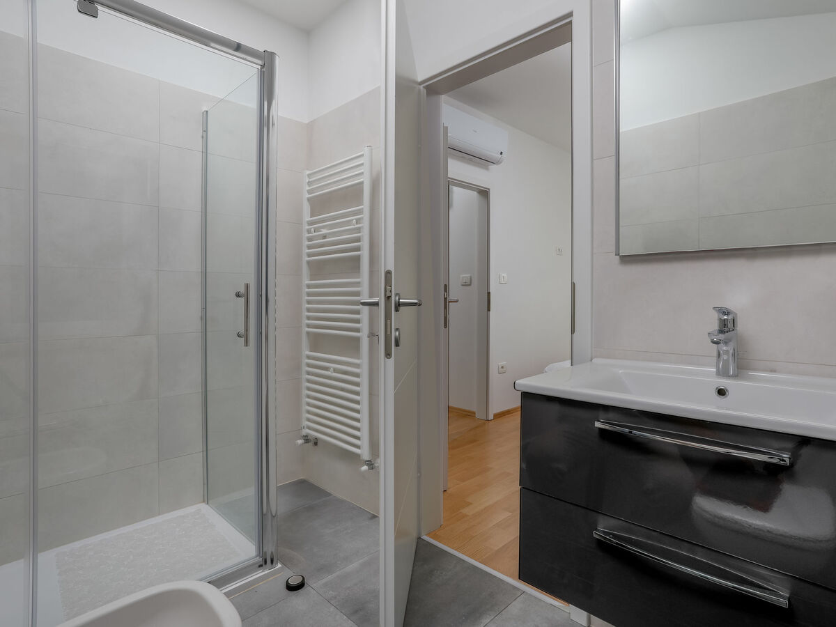 Villa Tonka à Nova Vas : maison 5 chambres avec piscine privée - Photo 29