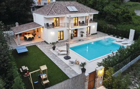 Location maison à Omis