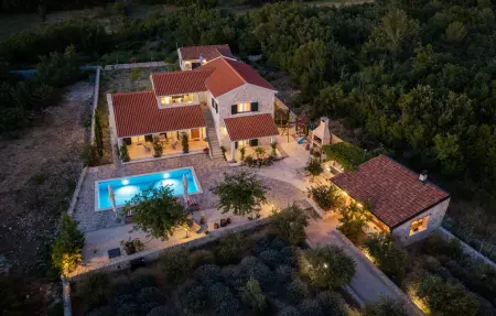 Location Maison 9 personnes à Drnis - Photo 20