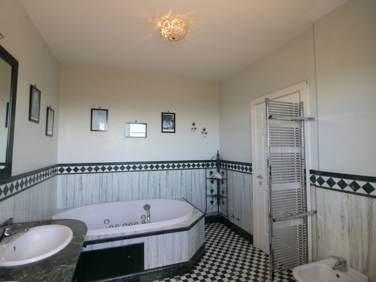 Villa Nicoletta – 500 m², piscine eau salée, vue lac de Bolsena - Photo 32