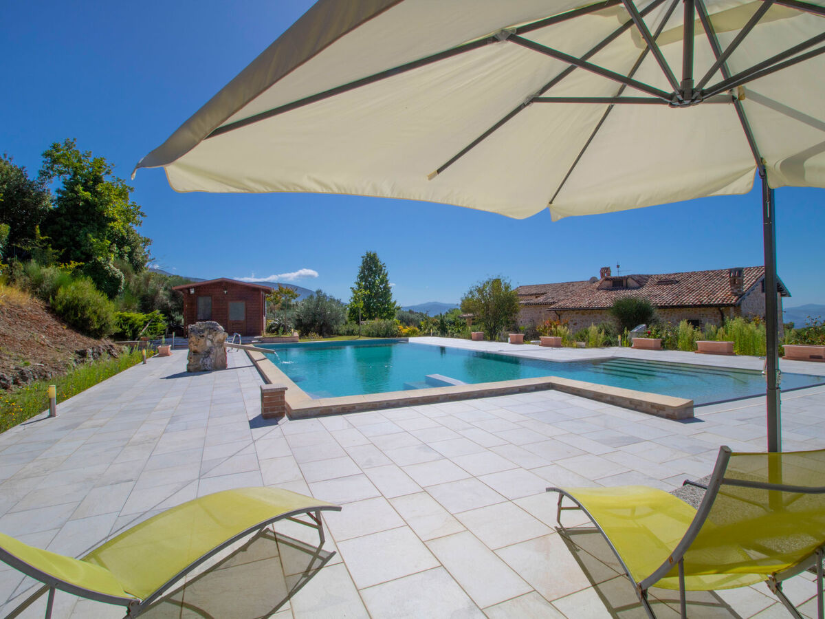 Villa La Danza à Todi : 10 pers, piscine 14x7m - Photo 2
