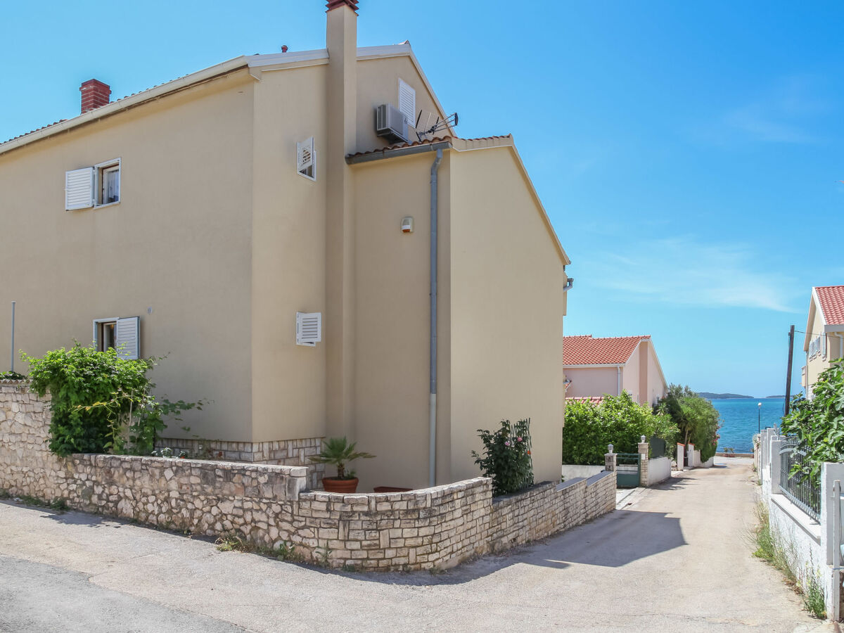 Nikica, maison 8 pers. à 60 m de la mer, Brodarica - Photo 2