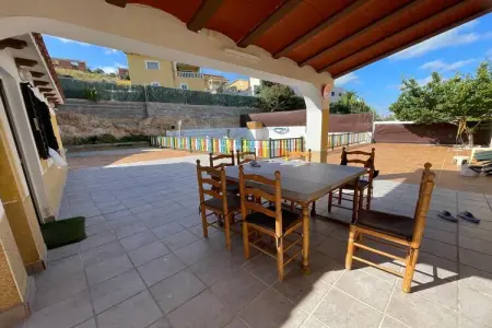 Location maison à El Vendrell, Villa acceptant les animaux avec piscine