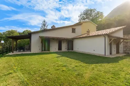 Maison Acquanera : piscine privée et nature en Ombrie