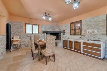 Valdalto, Villa à Piandimeleto avec Piscine et Sauna - Photo 10