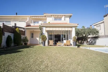 Location villa à Calafell, Villa élégante à Calafell avec piscine