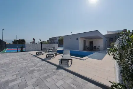 Location maison à Vir, Maison à Vir avec piscine privée