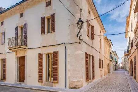 Location maison à Petra, Maison moderne avec piscine à Petra