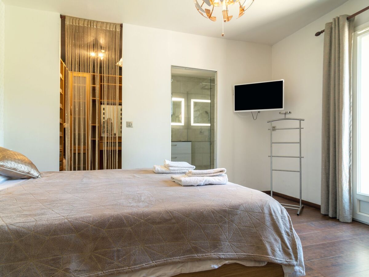 Maison Bois d'Astros à Rocbaron, piscine et 5000 m² - Photo 11