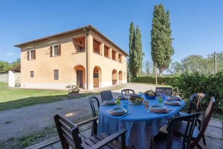 Location appartement à Terranova Bracciolini, Arezzo, Ferme près de la vie nocturne