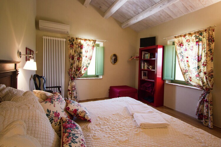 Villa Fiorini - 5 chambres avec piscine privée à Barchi - Photo 16