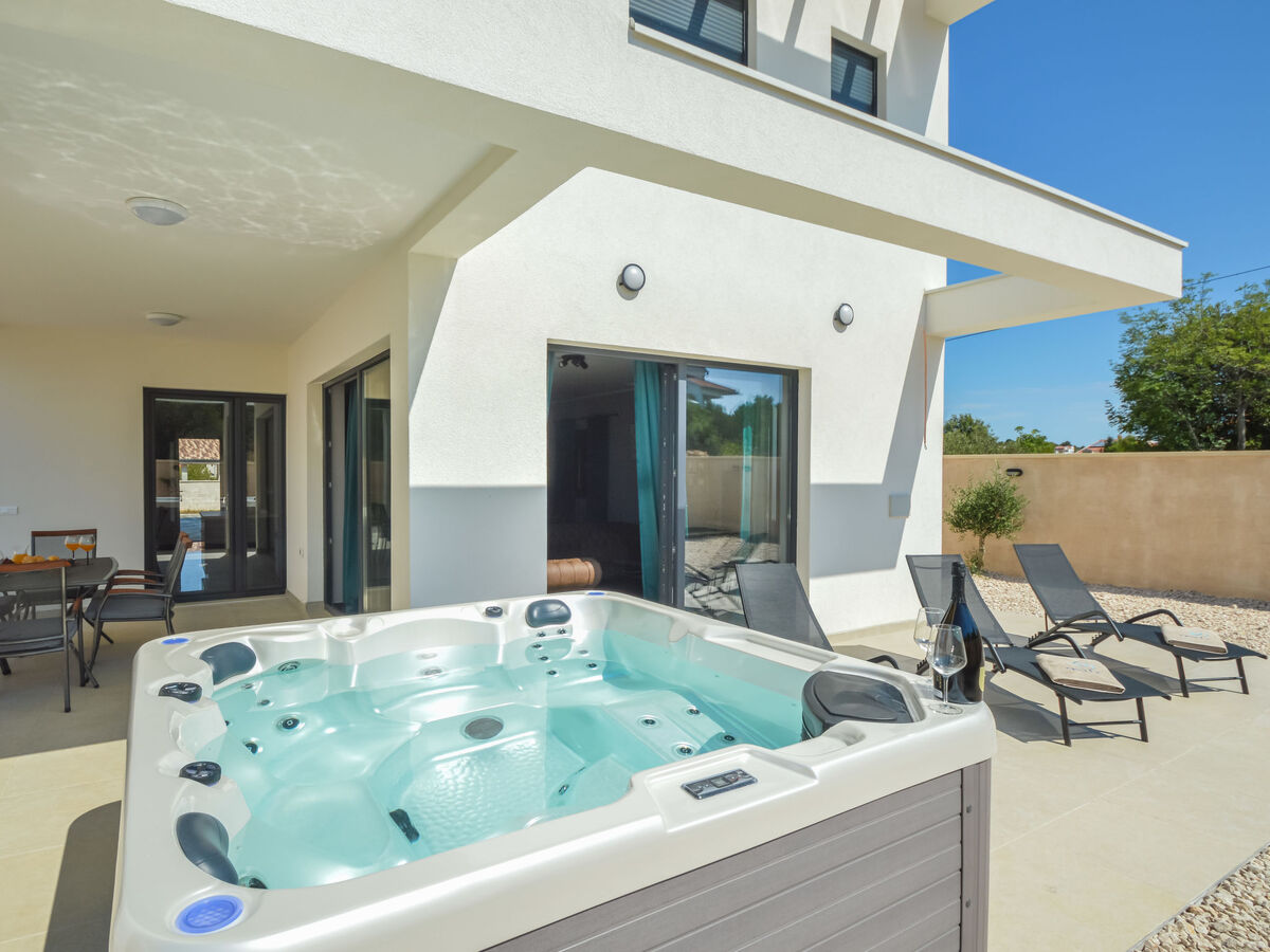 Villa Prova 1 à Murter : 3 chambres, spa privé - Photo 11
